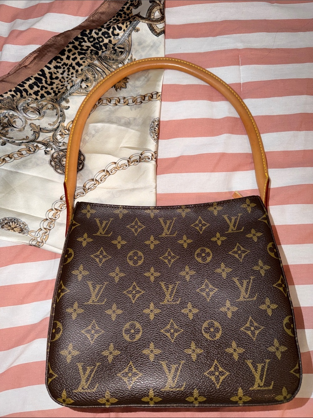 Louis Vuitton Looping MM Monogram Shoulder Bag